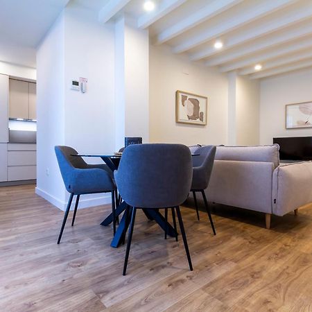 Alohamundi Puerta Osario II Apartment Севиля Екстериор снимка