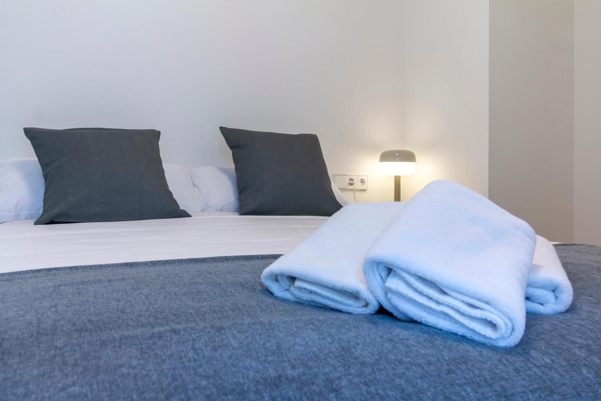 Alohamundi Puerta Osario II Apartment Севиля Екстериор снимка