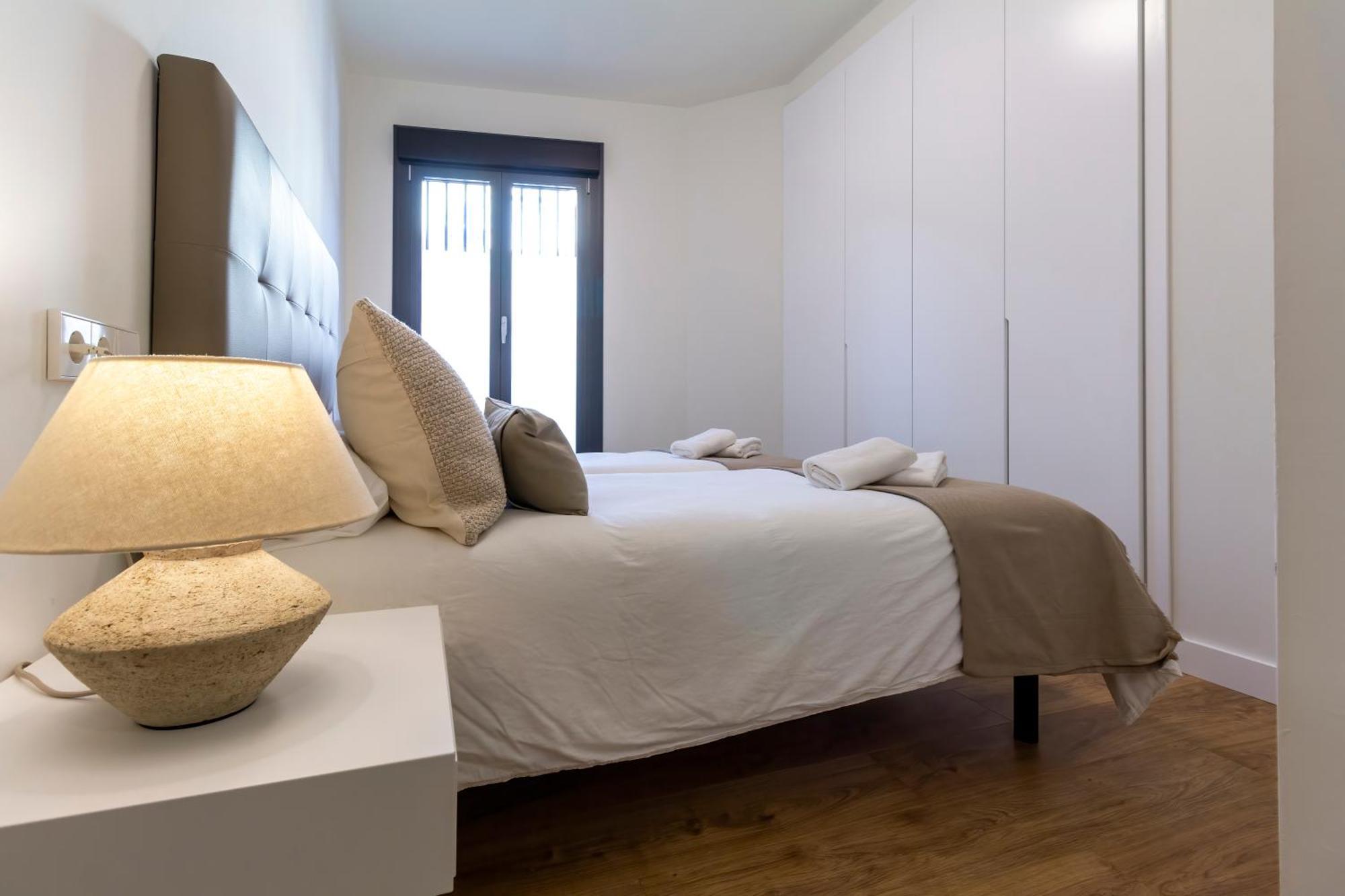 Alohamundi Puerta Osario II Apartment Севиля Екстериор снимка